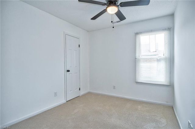 1207 Brookside LNDG, Chesapeake, VA 23320