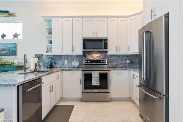 3026 Trawler LN, St. James City, FL 33956