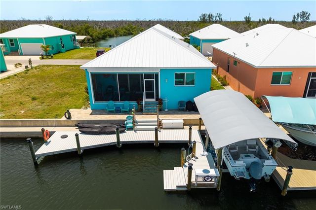 3026 Trawler LN, St. James City, FL 33956