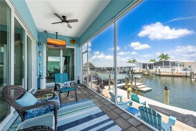 3026 Trawler LN, St. James City, FL 33956