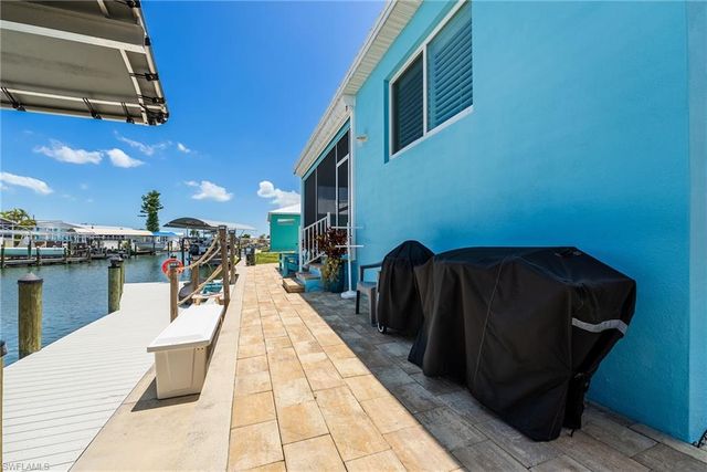 3026 Trawler LN, St. James City, FL 33956