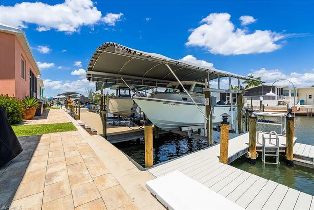 3026 Trawler LN, St. James City, FL 33956
