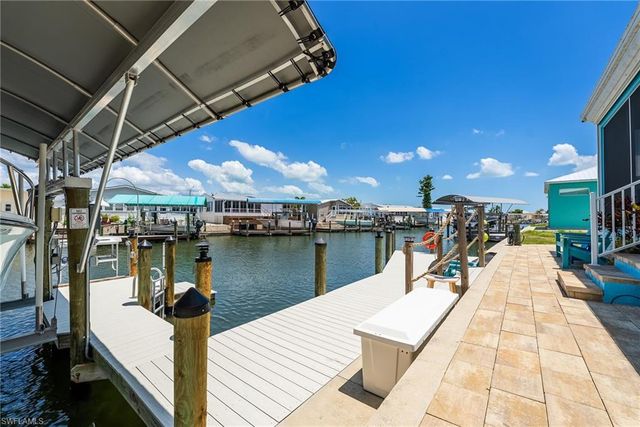 3026 Trawler LN, St. James City, FL 33956