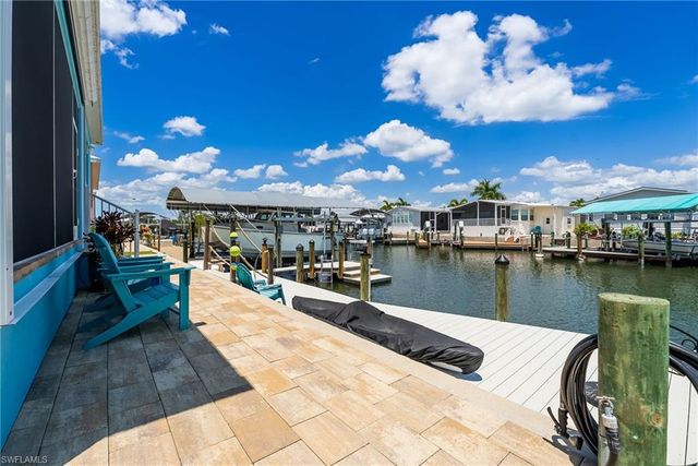 3026 Trawler LN, St. James City, FL 33956
