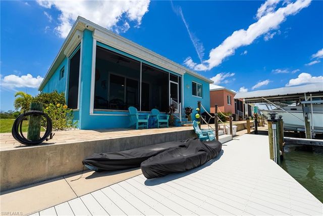 3026 Trawler LN, St. James City, FL 33956