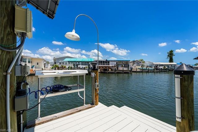 3026 Trawler LN, St. James City, FL 33956