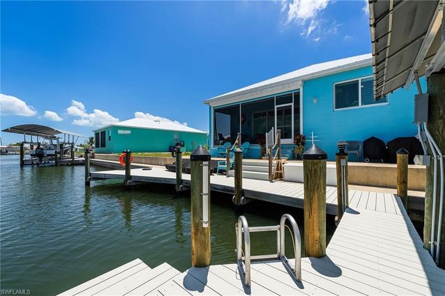 3026 Trawler LN, St. James City, FL 33956