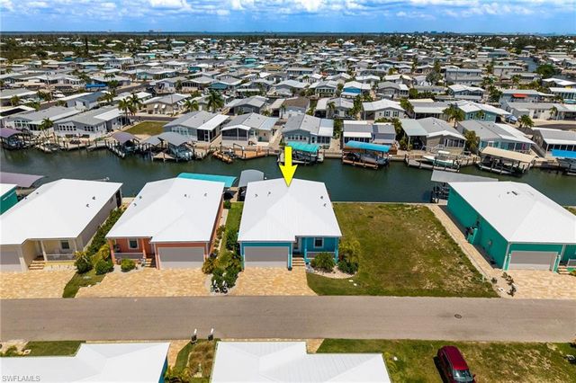 3026 Trawler LN, St. James City, FL 33956