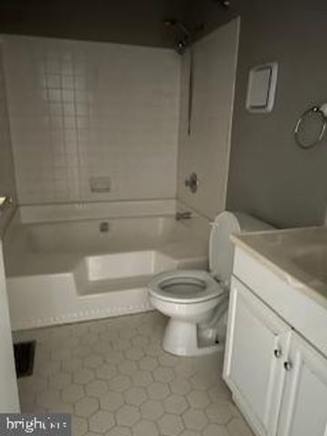 211 PARK PLACE DR, Cherry Hill, NJ 08002