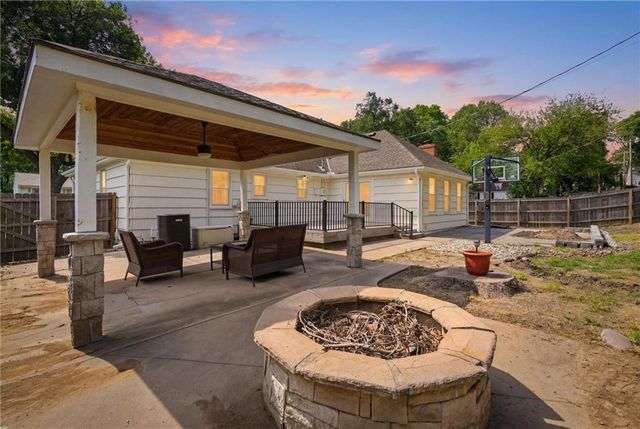 4929 N Cleveland Avenue, Kansas City, MO 64119