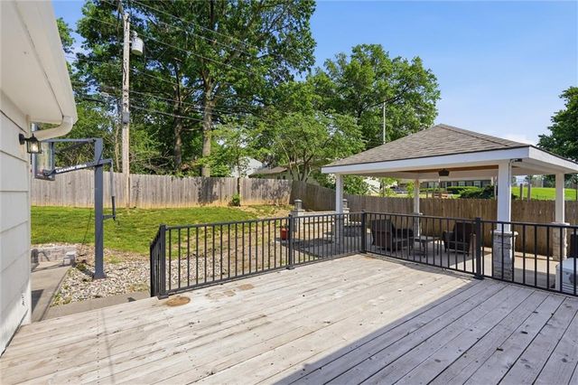 4929 N Cleveland Avenue, Kansas City, MO 64119