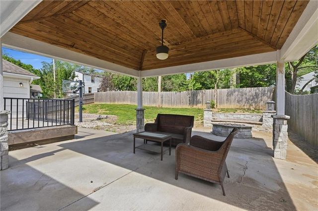 4929 N Cleveland Avenue, Kansas City, MO 64119