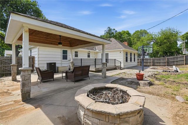 4929 N Cleveland Avenue, Kansas City, MO 64119