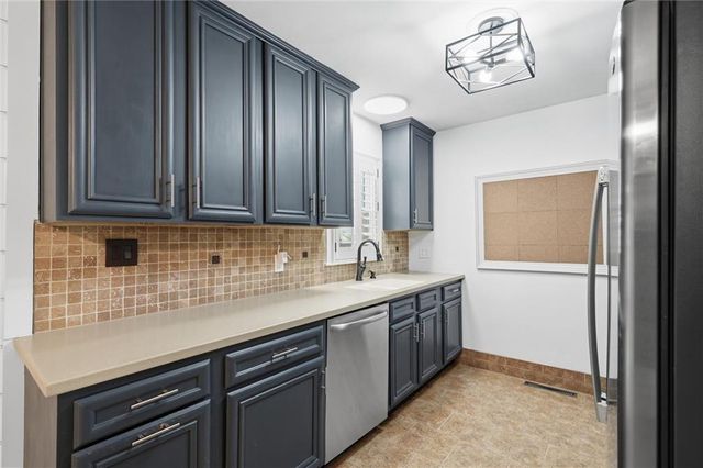 4929 N Cleveland Avenue, Kansas City, MO 64119