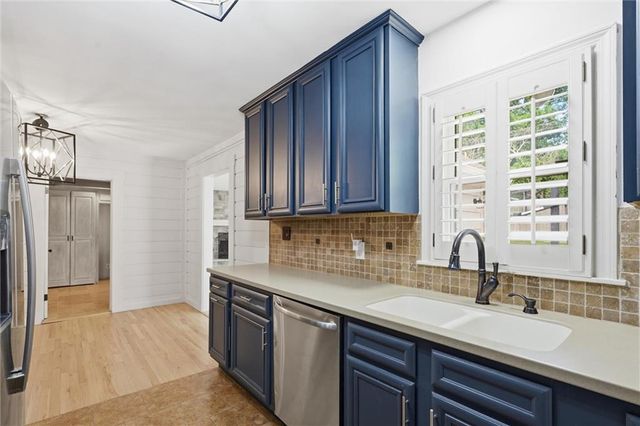 4929 N Cleveland Avenue, Kansas City, MO 64119