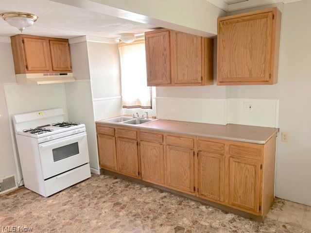 627 Roscoe Avenue, Akron, OH 44306