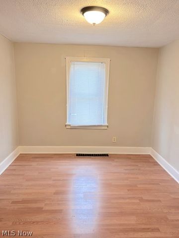 627 Roscoe Avenue, Akron, OH 44306
