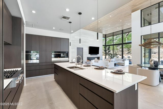 6384 W Rockpoint Ridge Place, Marana, AZ 85658