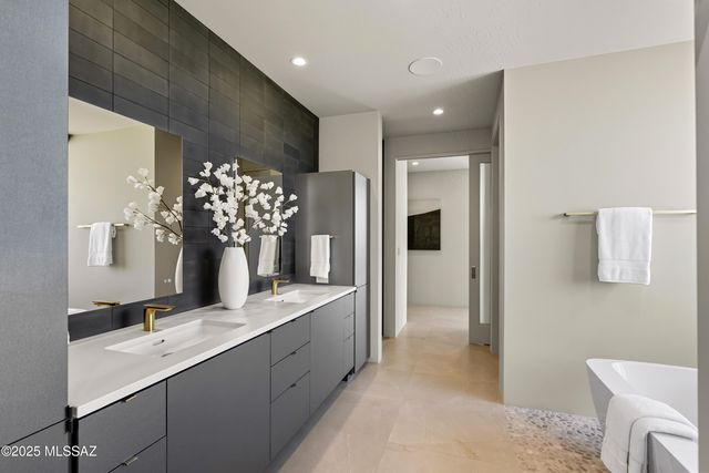 6384 W Rockpoint Ridge Place, Marana, AZ 85658