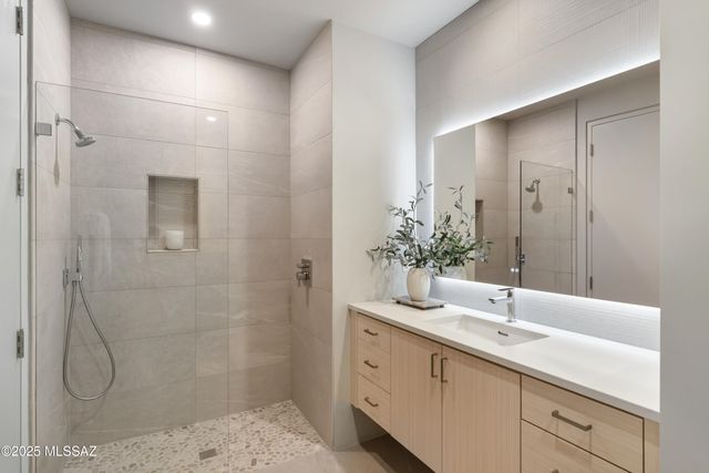 6384 W Rockpoint Ridge Place, Marana, AZ 85658