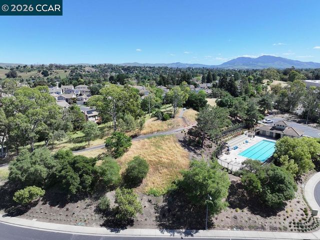 508 Valley View Court, Martinez, CA 94553