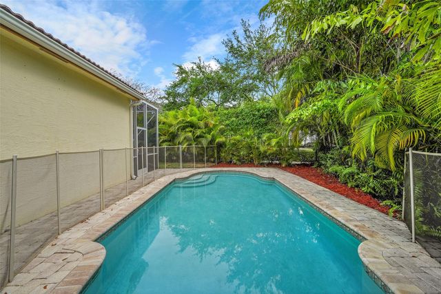 11655 NW 54th St, Coral Springs, FL 33076