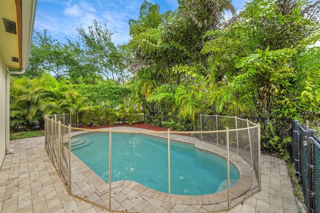 11655 NW 54th St, Coral Springs, FL 33076