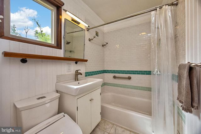 752 RAYNHAM RD, Collegeville, PA 19426