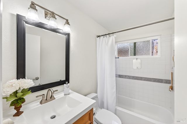 3541 Twin Oaks Dr, Napa, CA 94558