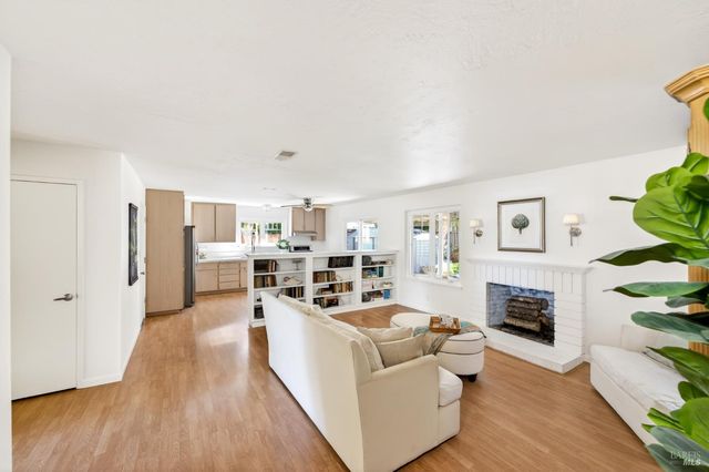 3541 Twin Oaks Dr, Napa, CA 94558