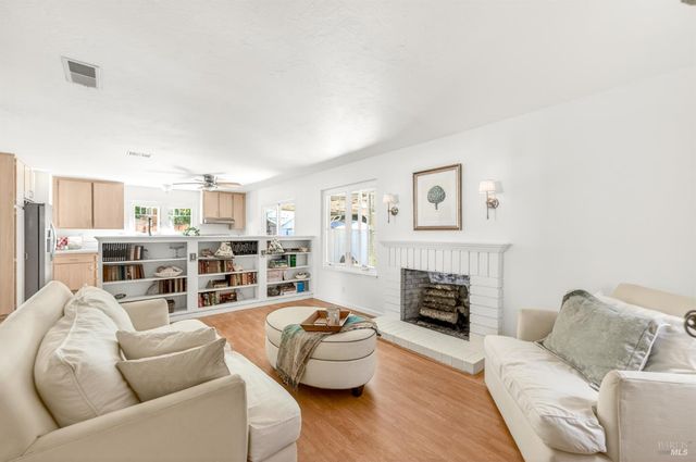 3541 Twin Oaks Dr, Napa, CA 94558