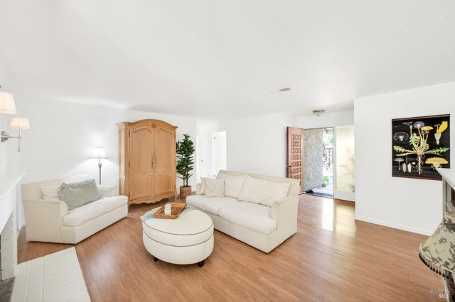 3541 Twin Oaks Dr, Napa, CA 94558