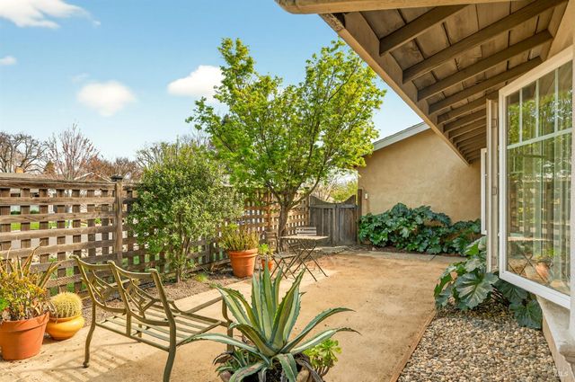 3541 Twin Oaks Dr, Napa, CA 94558