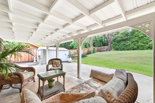 3541 Twin Oaks Dr, Napa, CA 94558