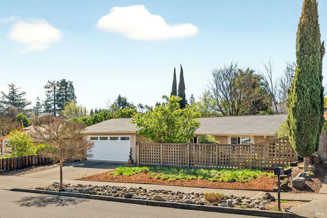 3541 Twin Oaks Dr, Napa, CA 94558