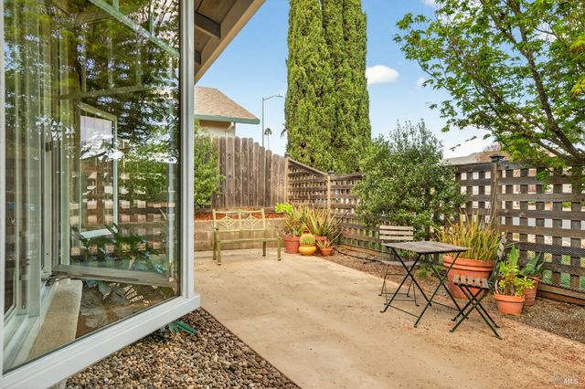 3541 Twin Oaks Dr, Napa, CA 94558