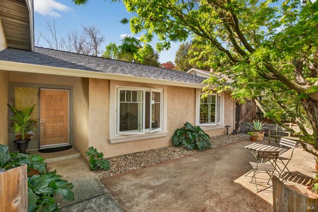 3541 Twin Oaks Dr, Napa, CA 94558