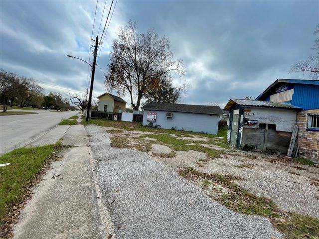 7413 W Montgomery Road, Houston, TX 77091