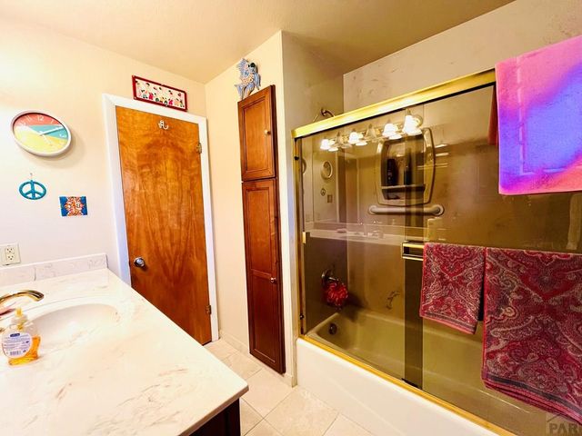 15 Stanford Ave, Pueblo, CO 81005