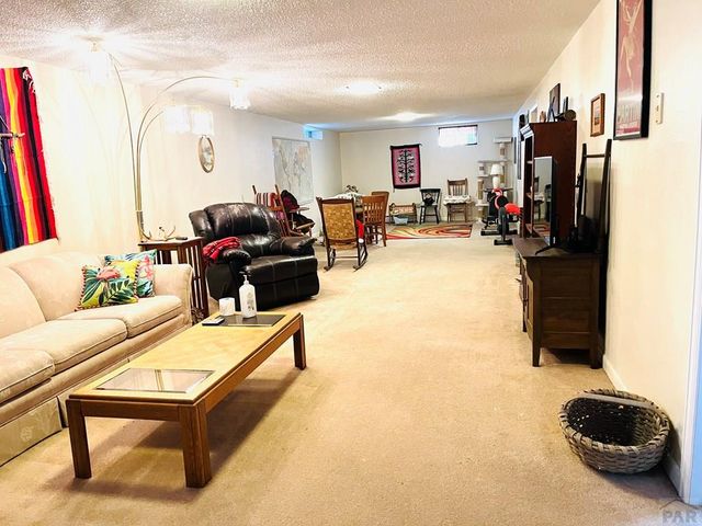 15 Stanford Ave, Pueblo, CO 81005