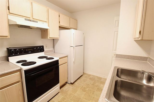8905 MANOR LOOP 107, Bradenton, FL 34202