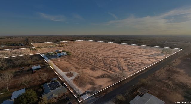 375 Bluntzer Rd, Jourdanton, TX 78026