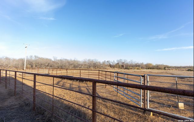 375 Bluntzer Rd, Jourdanton, TX 78026