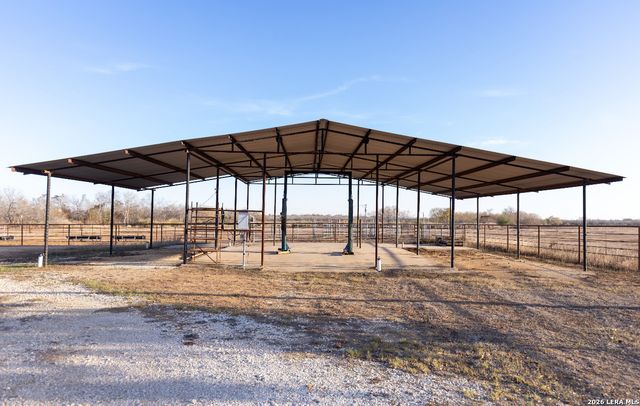 375 Bluntzer Rd, Jourdanton, TX 78026