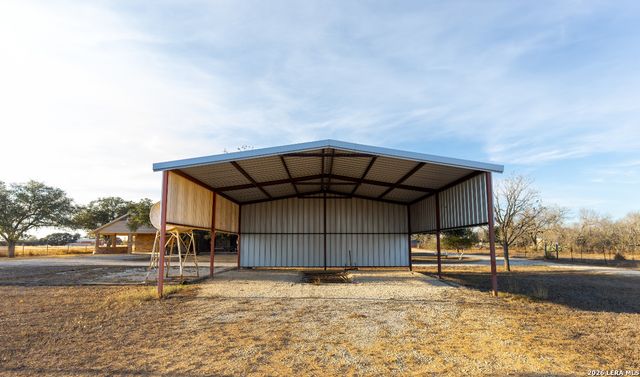 375 Bluntzer Rd, Jourdanton, TX 78026