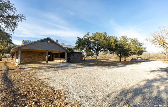 375 Bluntzer Rd, Jourdanton, TX 78026