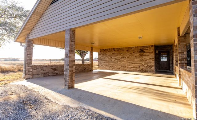 375 Bluntzer Rd, Jourdanton, TX 78026