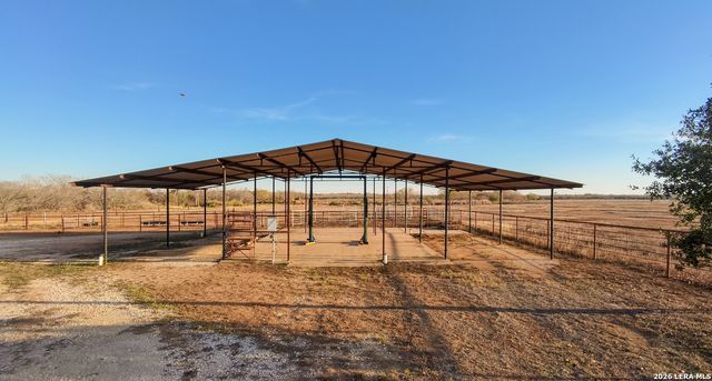 375 Bluntzer Rd, Jourdanton, TX 78026