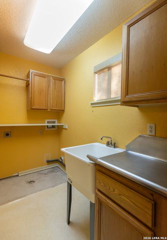 375 Bluntzer Rd, Jourdanton, TX 78026