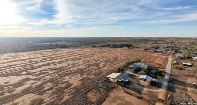 375 Bluntzer Rd, Jourdanton, TX 78026